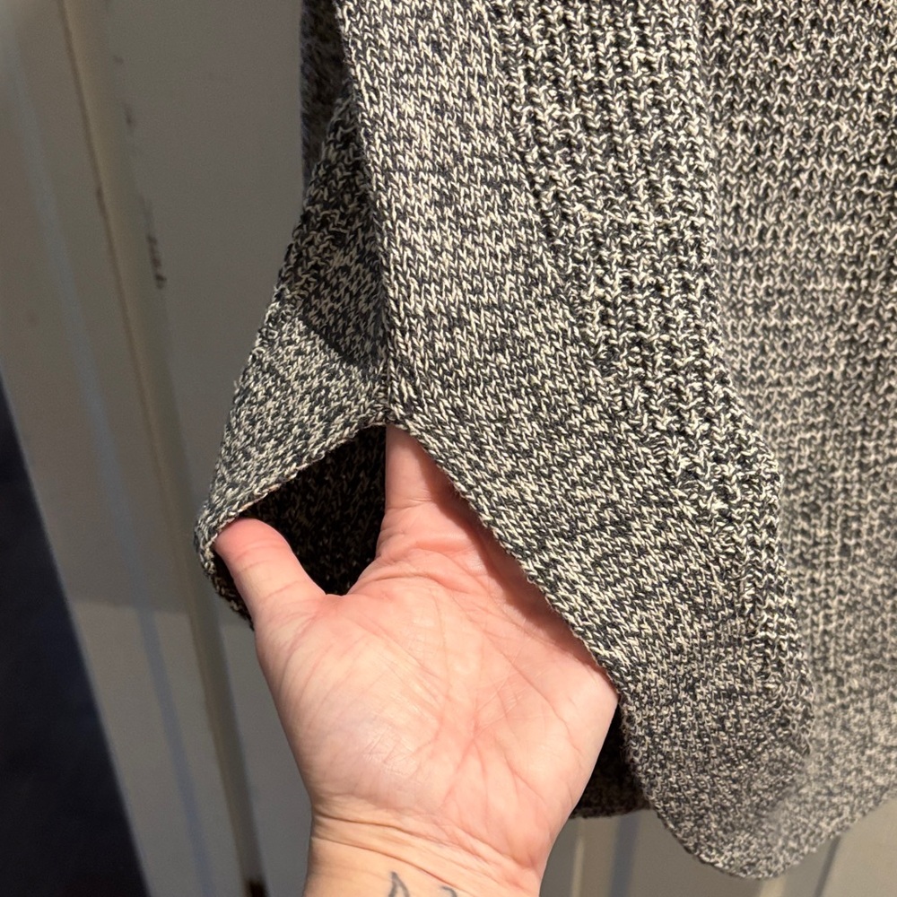 Roots Gray and Red Crewneck Sweater - Picture 4 of 7